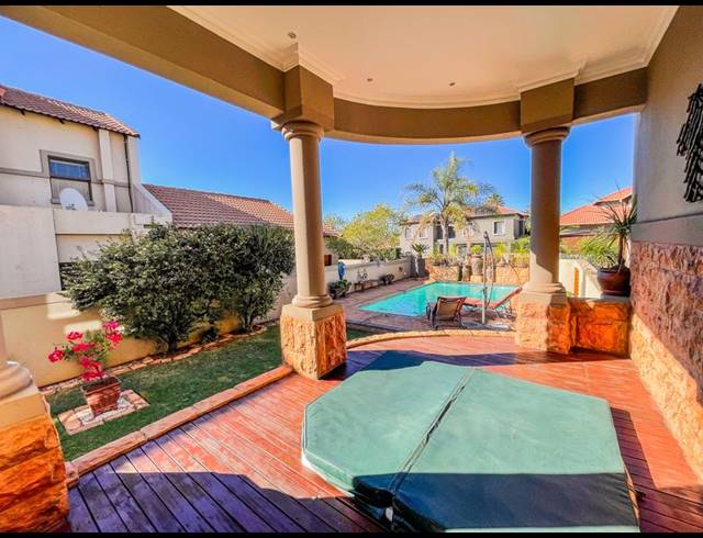 5 BEDROOM HOUSE FOR SALE IN MIDSTREAM ESTATE